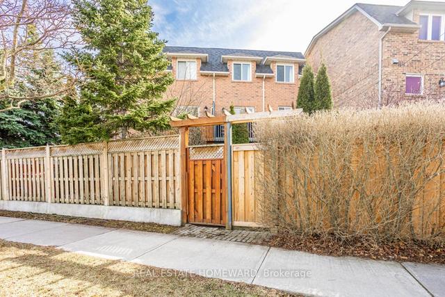4 Lilac Ave, House semidetached with 3 bedrooms, 3 bathrooms and 2 parking in Toronto ON | Image 26