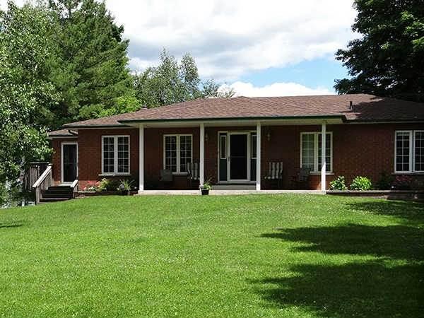 144 Crawford Rd, House detached with 2 bedrooms, 3 bathrooms and 4 parking in Kawartha Lakes ON | Image 2