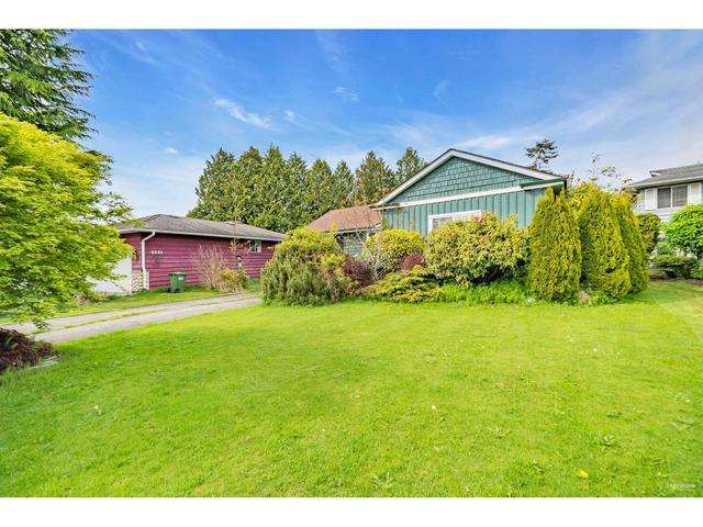 9651 Glenacres Drive, House detached with 4 bedrooms, 2 bathrooms and null parking in Richmond BC | Card Image