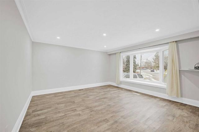 main - 116 Cherrywood Dr, House detached with 3 bedrooms, 1 bathrooms and 2 parking in Newmarket ON | Image 29