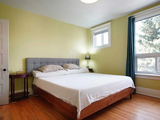 697 Shaw St, House semidetached with 3 bedrooms, 2 bathrooms and 2 parking in Toronto ON | Image 4