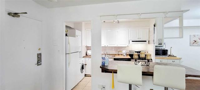 2514 - 5 Massey Sq, Condo with 3 bedrooms, 2 bathrooms and 1 parking in Toronto ON | Image 8