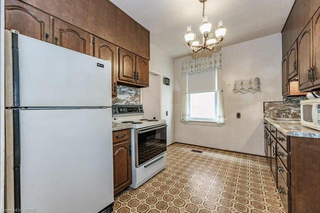 182 York Road, House detached with 3 bedrooms, 1 bathrooms and 2 parking in Guelph ON | Image 2