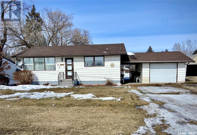 120 Road Avenue, House detached with 4 bedrooms, 2 bathrooms and null parking in Langenburg SK | Image 1