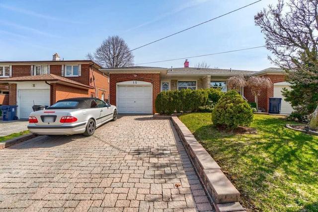 15 Green Bush Rd, House semidetached with 3 bedrooms, 2 bathrooms and 3 parking in Toronto ON | Image 12