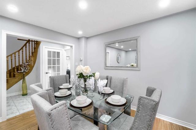 11 Springtown Tr, House detached with 4 bedrooms, 4 bathrooms and 6 parking in Brampton ON | Image 2
