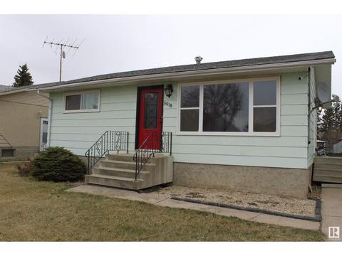5018 52 Ave, House detached with 3 bedrooms, 1 bathrooms and null parking in Mundare AB | Card Image