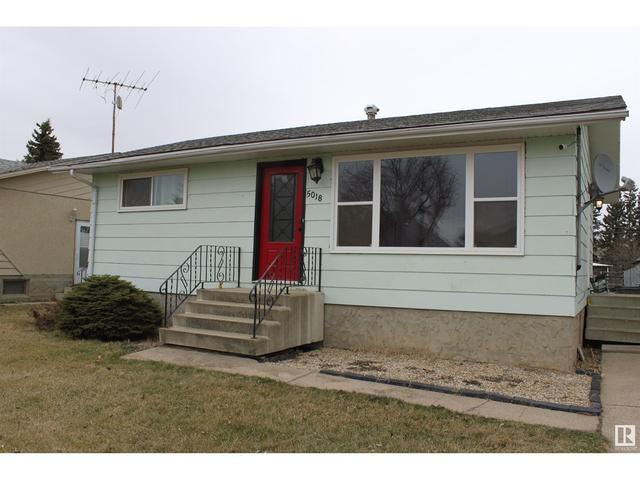 5018 52 Ave, House detached with 3 bedrooms, 1 bathrooms and null parking in Mundare AB | Image 1