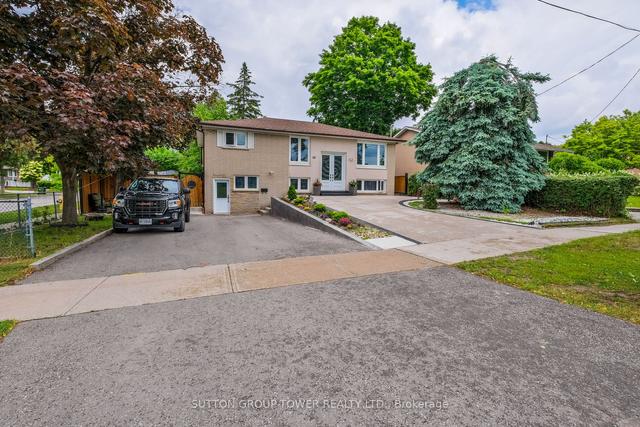 40 Lamberton Blvd, House detached with 3 bedrooms, 2 bathrooms and 4 parking in Toronto ON | Image 12
