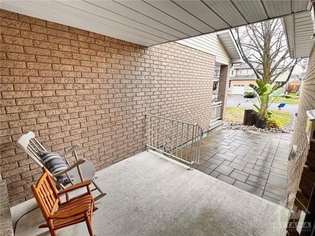 12 Scarlet Court, Townhouse with 3 bedrooms, 3 bathrooms and 3 parking in Ottawa ON | Image 3