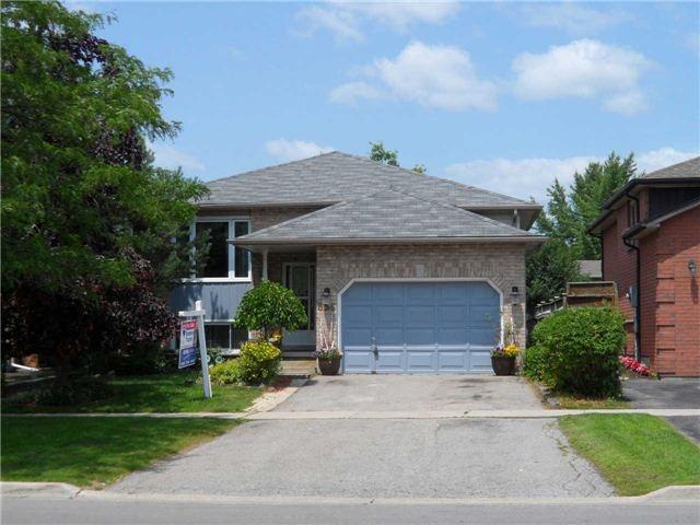 856 Beatrice St E, House detached with 2 bedrooms, 2 bathrooms and 2 parking in Oshawa ON | Image 1