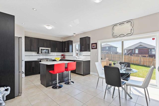 136 English Cres, House detached with 4 bedrooms, 4 bathrooms and 6 parking in Blandford Blenheim ON | Image 3