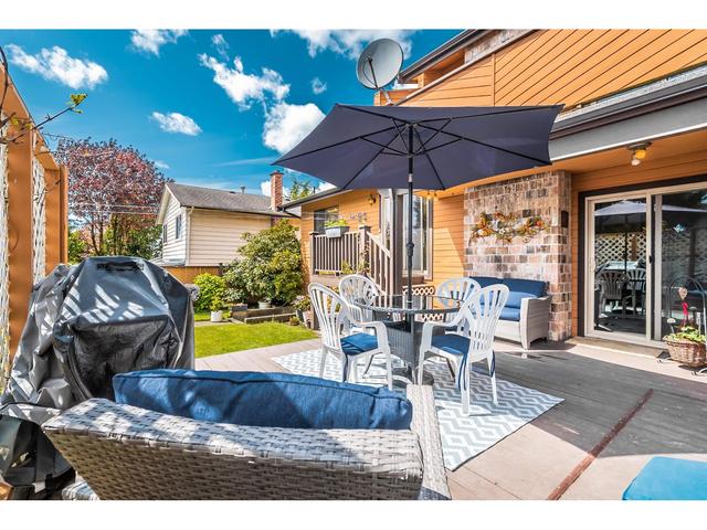 18136 61a Avenue, House detached with 4 bedrooms, 2 bathrooms and 6 parking in Surrey BC | Image 33