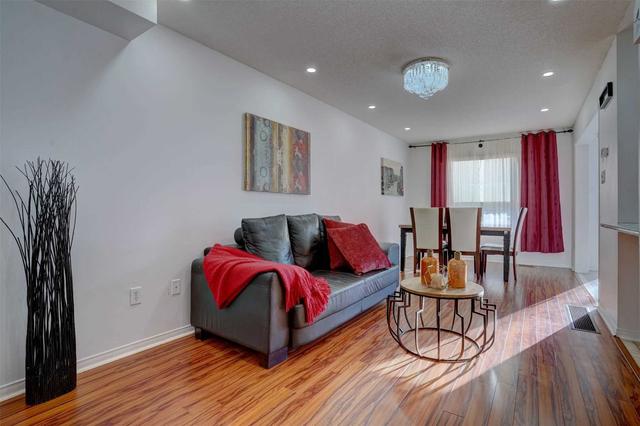 80 Tiller Tr, House semidetached with 3 bedrooms, 4 bathrooms and 5 parking in Brampton ON | Image 7