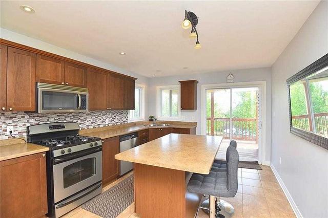 8706 Westport Dr, House detached with 3 bedrooms, 3 bathrooms and 5 parking in Niagara Falls ON | Image 3