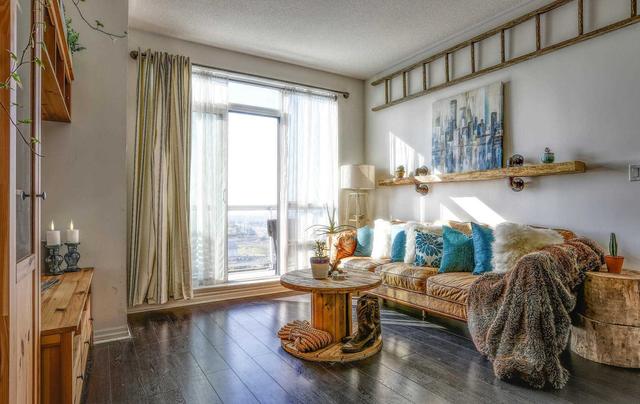 ph 7 - 30 Heron's Hill Way, Condo with 2 bedrooms, 2 bathrooms and 1 parking in Toronto ON | Image 8