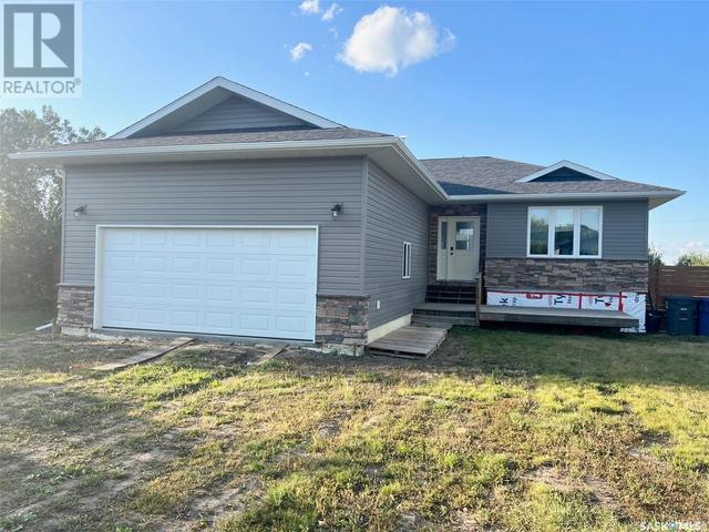 150 99th Street, House detached with 3 bedrooms, 2 bathrooms and null parking in Battle River No. 438 SK | Image 1
