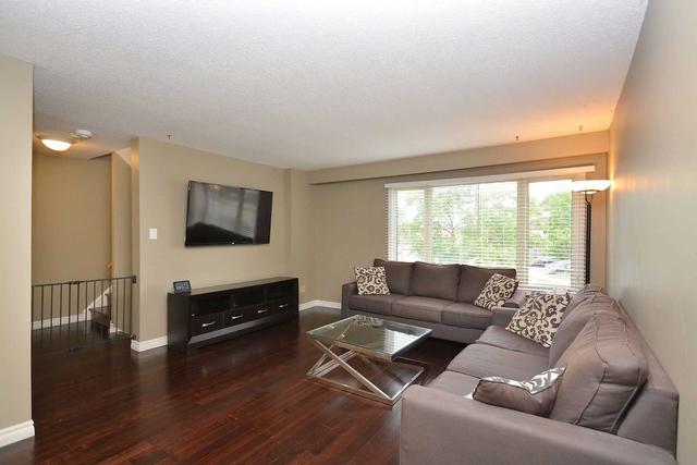27 Newlyn Cres, House semidetached with 3 bedrooms, 2 bathrooms and 4 parking in Brampton ON | Image 38