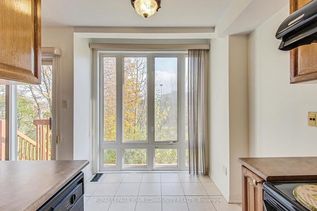 92 Dallimore Circ, House attached with 3 bedrooms, 4 bathrooms and 3 parking in Toronto ON | Image 6