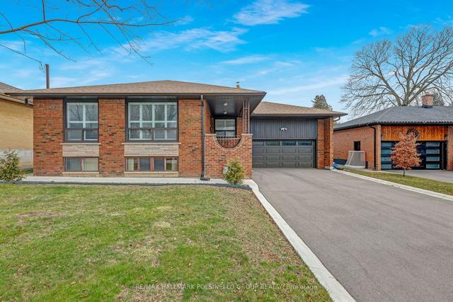 11 Hibiscus Crt, House detached with 3 bedrooms, 2 bathrooms and 8 parking in Toronto ON | Image 12