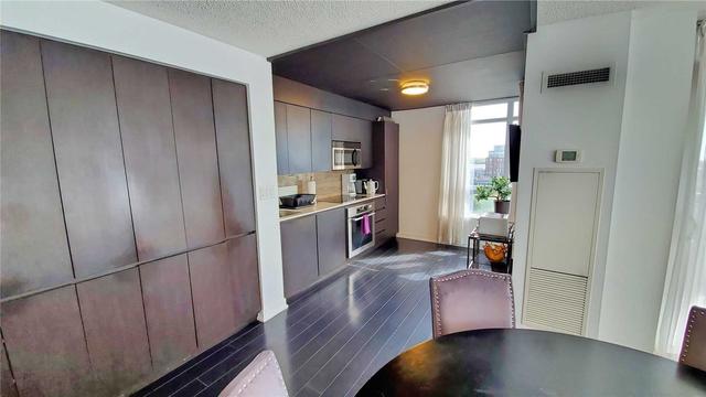 712 - 10 Capreol Crt, Condo with 3 bedrooms, 2 bathrooms and 1 parking in Toronto ON | Image 10