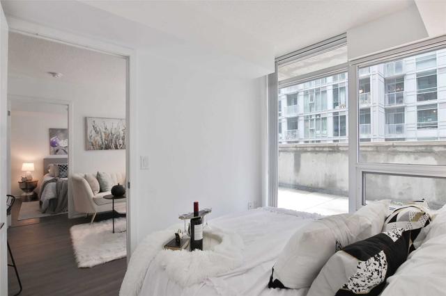 911w - 36 Lisgar St, Condo with 2 bedrooms, 2 bathrooms and 1 parking in Toronto ON | Image 2