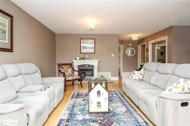 48 Regina Boulevard, House detached with 3 bedrooms, 2 bathrooms and null parking in Wasaga Beach ON | Image 5