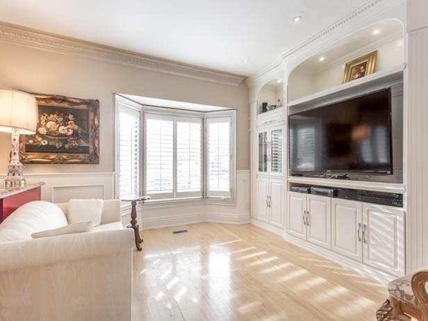 573 Old Orchard Grve, House detached with 4 bedrooms, 4 bathrooms and 6 parking in Toronto ON | Image 3