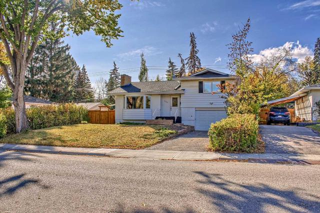 8223 7 Street Sw, House detached with 4 bedrooms, 2 bathrooms and 2 parking in Calgary AB | Image 2