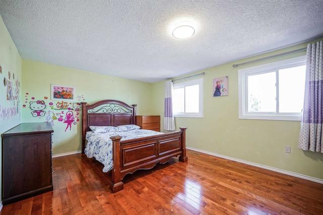94 Radwell Cres, House semidetached with 3 bedrooms, 3 bathrooms and 3 parking in Toronto ON | Image 11