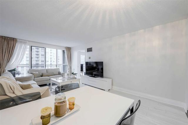 1608 - 18 Hollywood Ave, Condo with 2 bedrooms, 2 bathrooms and 1 parking in Toronto ON | Image 6
