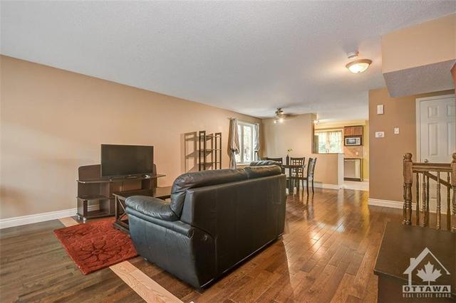 562 Reardon Private, House attached with 3 bedrooms, 2 bathrooms and 1 parking in Ottawa ON | Image 3