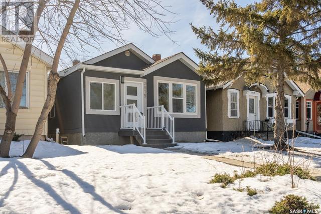 3815 Victoria Avenue, House detached with 4 bedrooms, 2 bathrooms and null parking in Regina SK | Image 1
