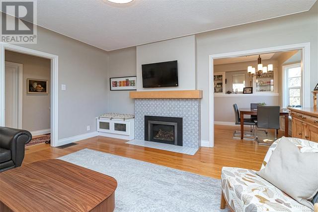 943 Linkleas Ave, House detached with 6 bedrooms, 3 bathrooms and 2 parking in Oak Bay BC | Image 9