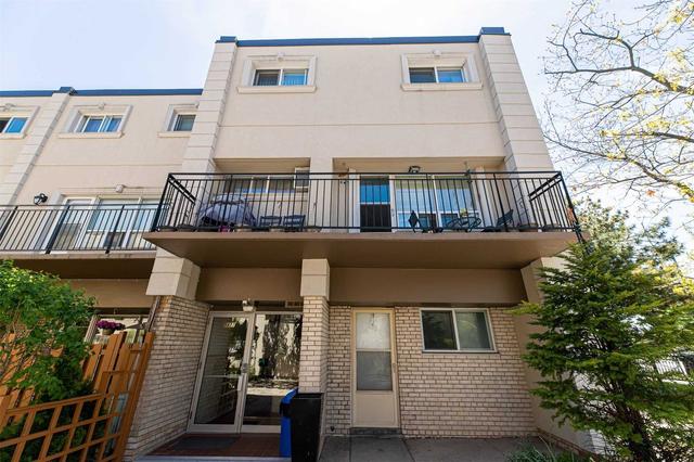 202 - 5877 Bathurst St, Townhouse with 3 bedrooms, 2 bathrooms and 1 parking in Toronto ON | Image 1