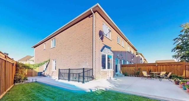 30 Kilrea Way, House attached with 1 bedrooms, 1 bathrooms and 1 parking in Brampton ON | Image 2