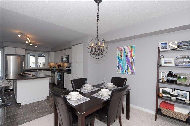 145 Lewis Honey Dr, Townhouse with 2 bedrooms, 3 bathrooms and 1 parking in Aurora ON | Image 6