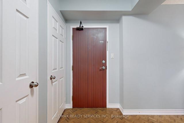 710 - 5 Lisa St, Condo with 3 bedrooms, 2 bathrooms and 1 parking in Brampton ON | Image 12