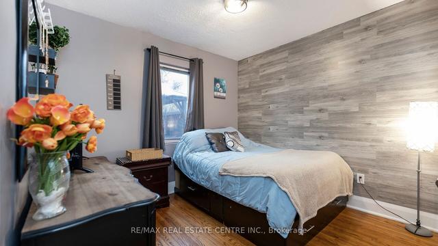 26 Clarence St, House detached with 2 bedrooms, 1 bathrooms and 5 parking in Brampton ON | Image 9