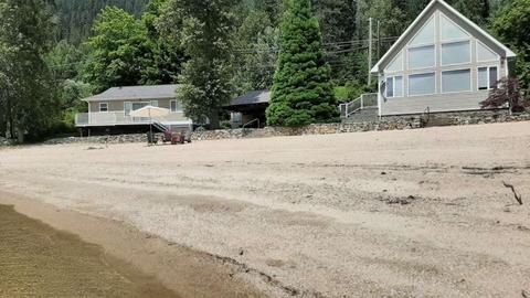 3268 Highway 3a, House detached with 2 bedrooms, 1 bathrooms and 10 parking in Central Kootenay F BC | Card Image