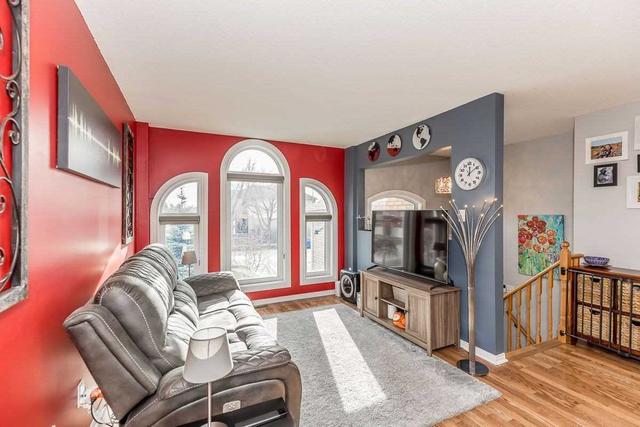 54 Leslie Ave, House detached with 2 bedrooms, 2 bathrooms and 5 parking in Barrie ON | Image 4