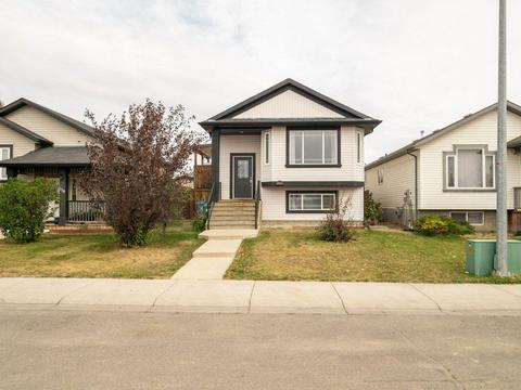 140 Jessie Robinson Close N, House detached with 4 bedrooms, 2 bathrooms and 3 parking in Lethbridge AB | Card Image