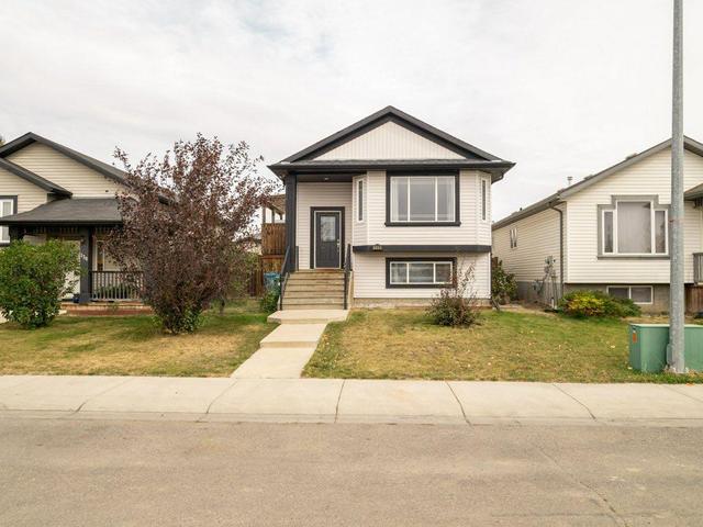 140 Jessie Robinson Close N, House detached with 4 bedrooms, 2 bathrooms and 3 parking in Lethbridge AB | Image 1