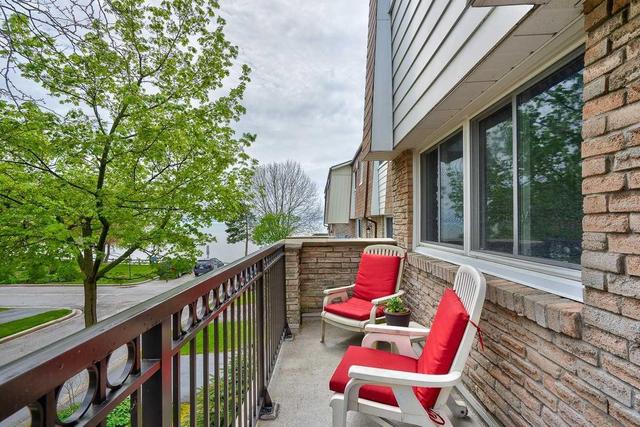 5 - 2120 Marine Dr, Townhouse with 3 bedrooms, 4 bathrooms and 1 parking in Oakville ON | Image 2