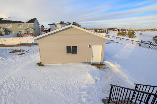 8 Memorial Parkway, House detached with 3 bedrooms, 2 bathrooms and 2 parking in Red Deer County AB | Image 37