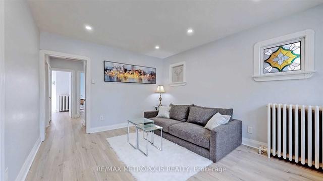 409 Mortimer Ave, House detached with 2 bedrooms, 3 bathrooms and 1 parking in Toronto ON | Image 26