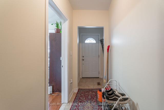 1050 Ossington Ave, House attached with 4 bedrooms, 2 bathrooms and 2 parking in Toronto ON | Image 33