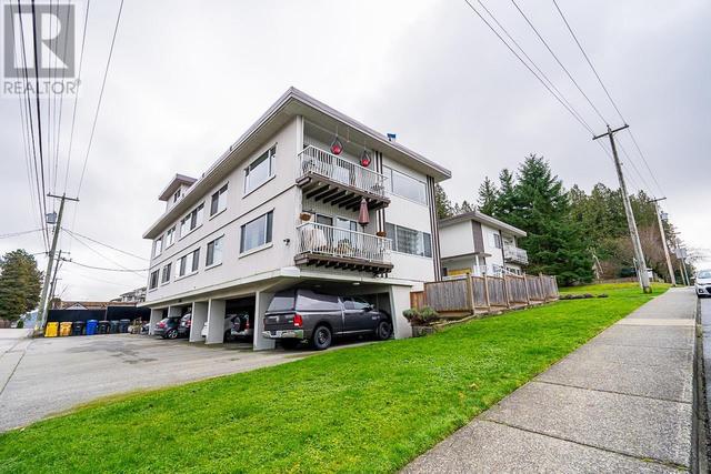 301 - 550 N Esmond Avenue, Condo with 3 bedrooms, 2 bathrooms and 1 parking in Burnaby BC | Image 2