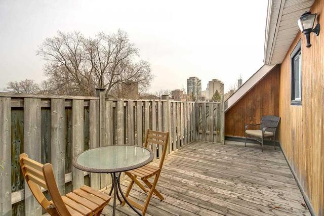 104 Sussex Ave, House semidetached with 3 bedrooms, 4 bathrooms and 1 parking in Toronto ON | Image 16
