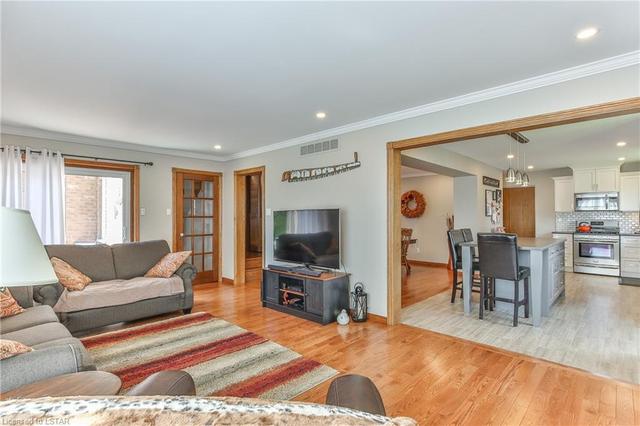 30 Anne Street E, House detached with 3 bedrooms, 3 bathrooms and 8 parking in Aylmer ON | Image 9